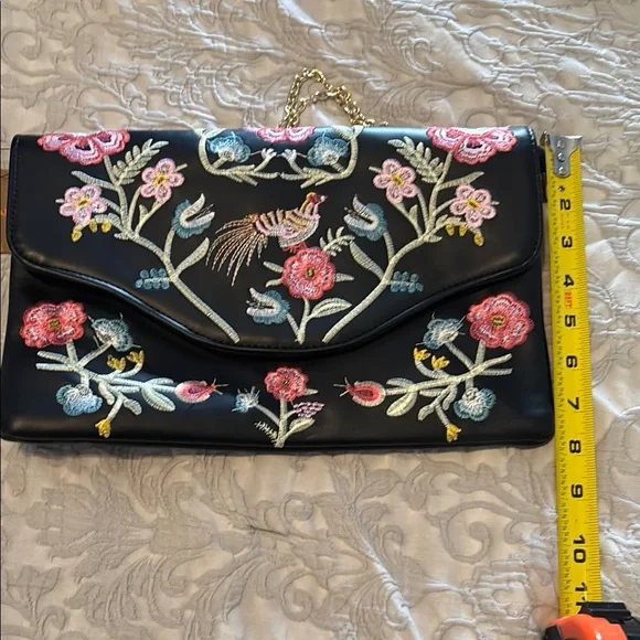 Elegant Black Floral Embroidered Clutch - Picture 6 of 6